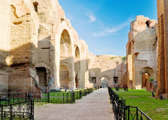 Bains de Caracalla. Les anciennes ruines des grandes arches