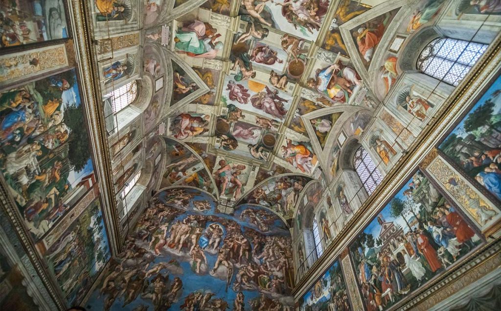 La voûte de la chapelle Sixtine avec les fresques de Michel-Ange